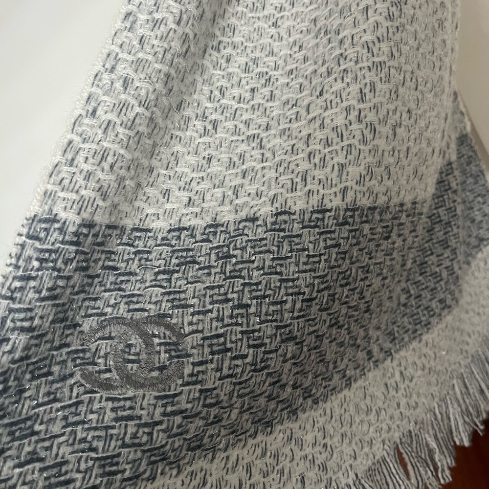 NEW CHANEL Archival CC logo Cashmere Scarf/Stole - Picture 3 of 6